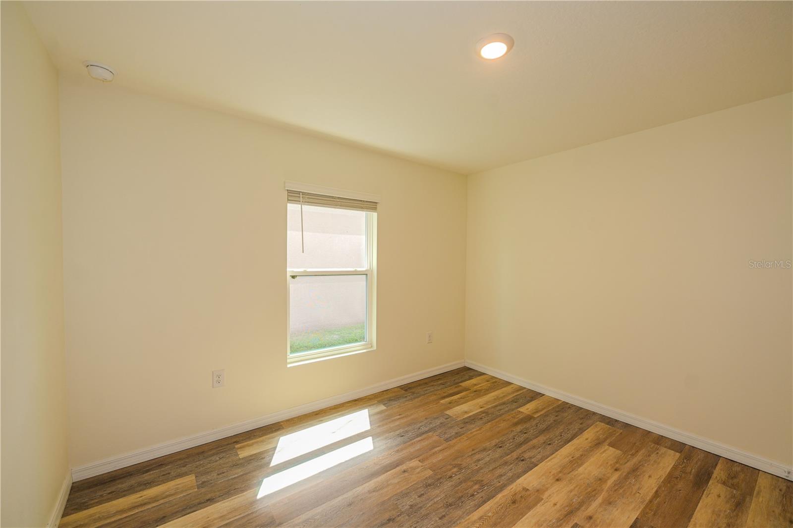 Image 17 of 27 For 16755 Sunburst Lake Street