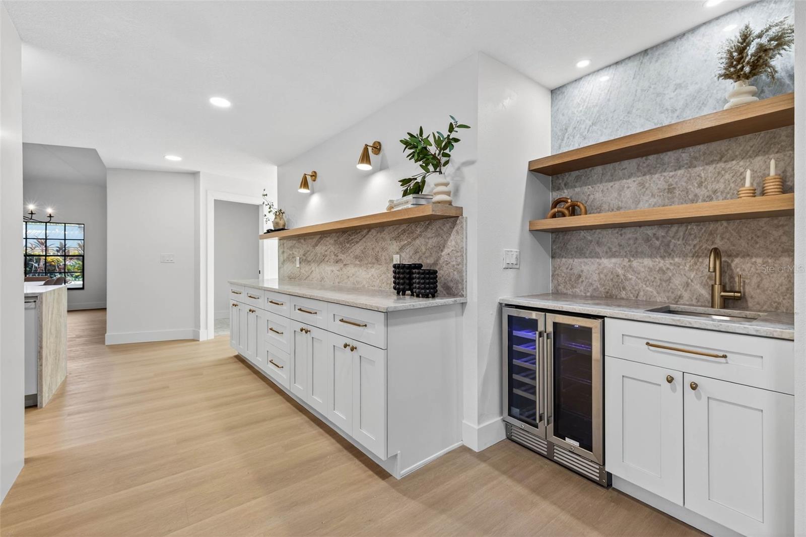 Image 10 of 47 For 2704 Montague Court E