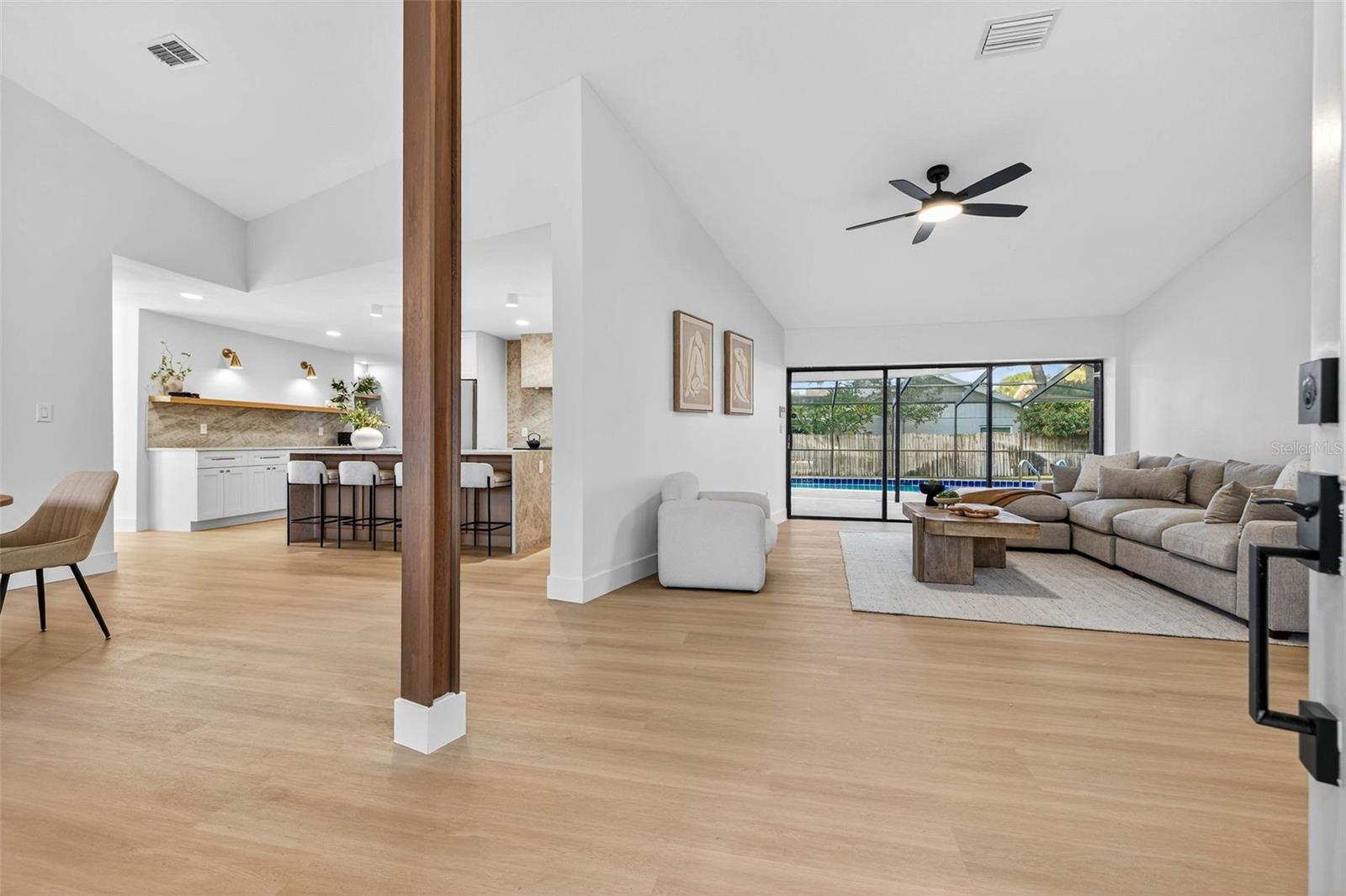 Image 14 of 47 For 2704 Montague Court E