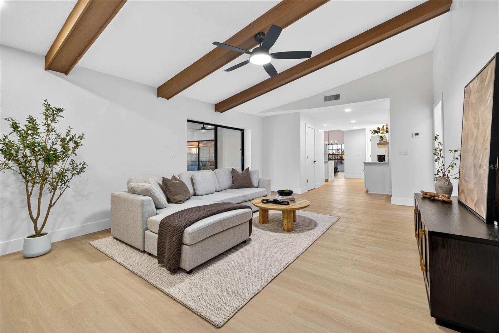Image 23 of 47 For 2704 Montague Court E