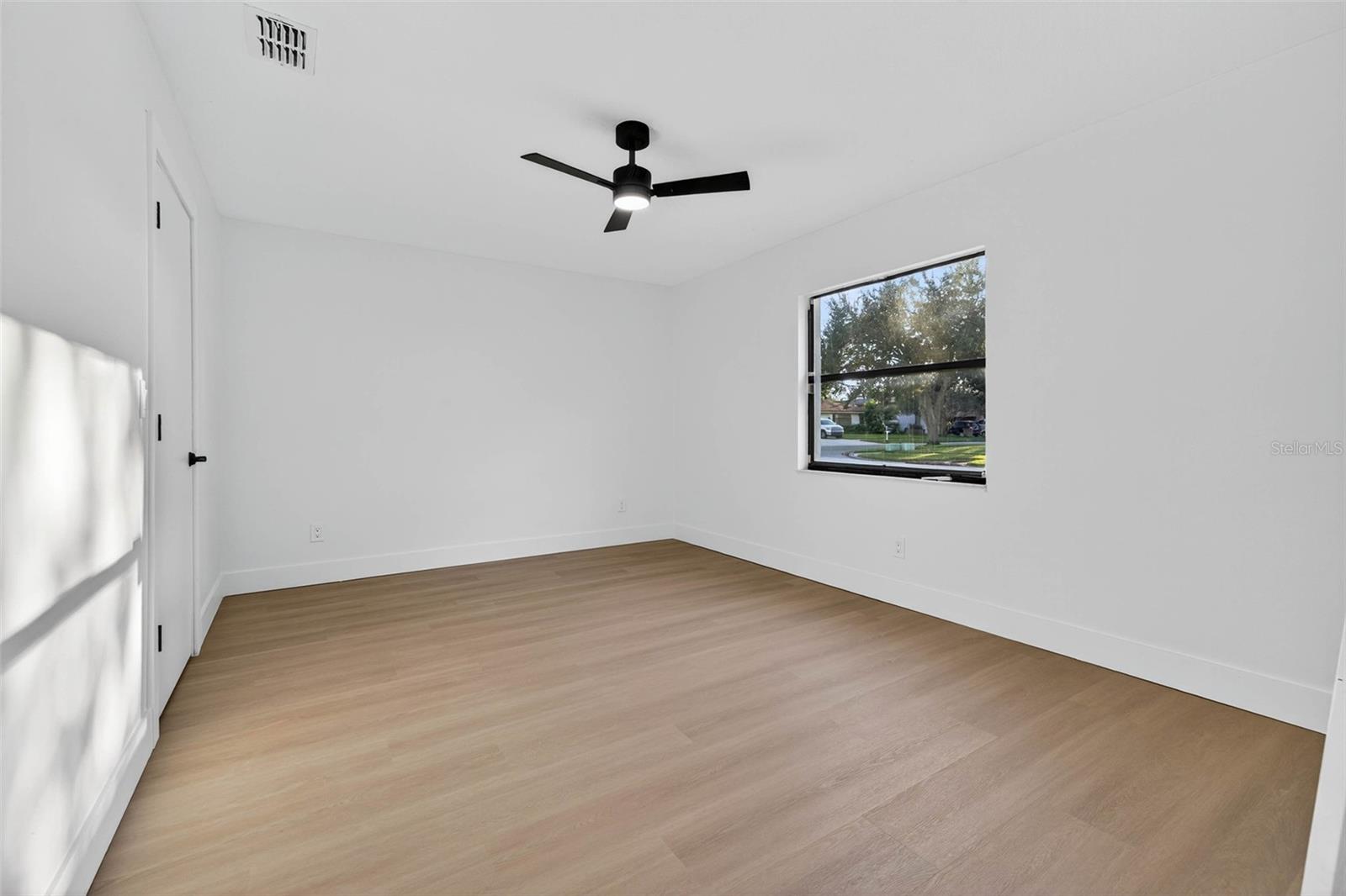 Image 31 of 47 For 2704 Montague Court E