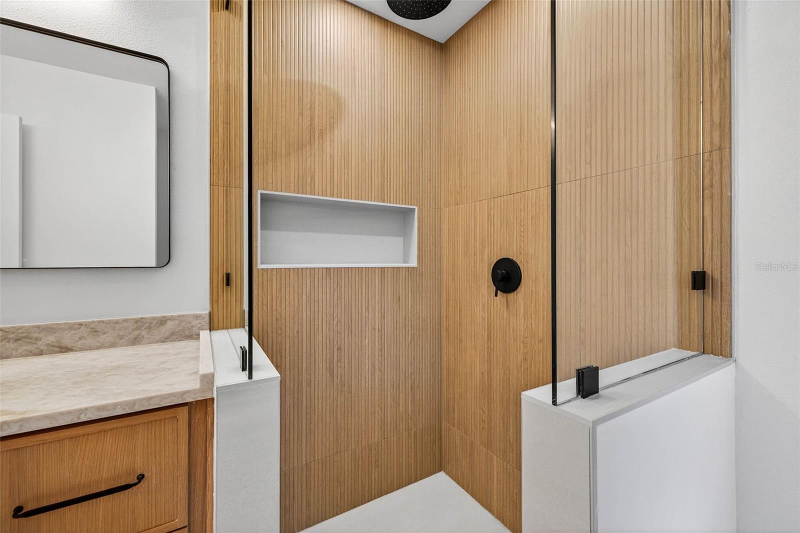 Image 36 of 47 For 2704 Montague Court E