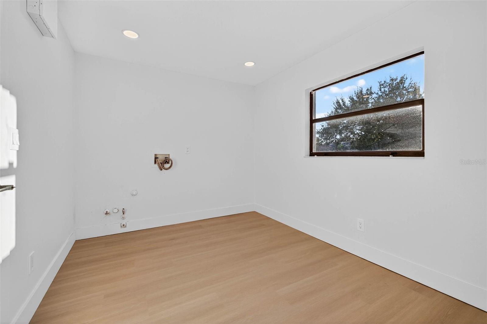 Image 39 of 47 For 2704 Montague Court E