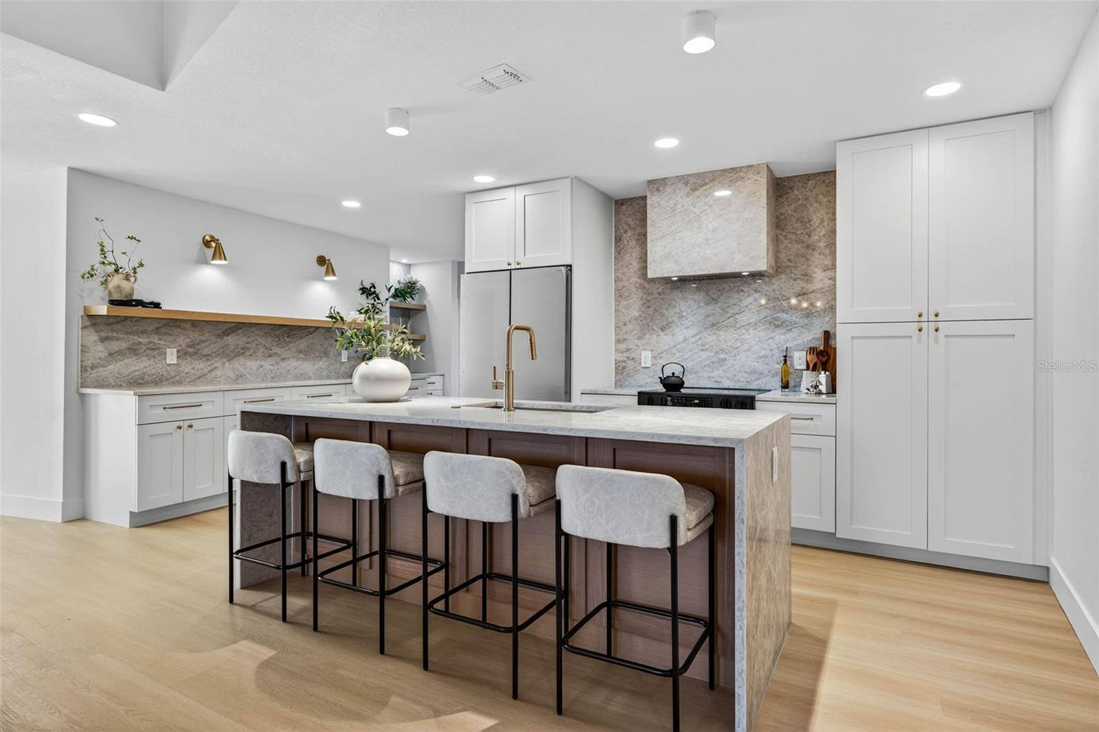 Image 4 of 47 For 2704 Montague Court E