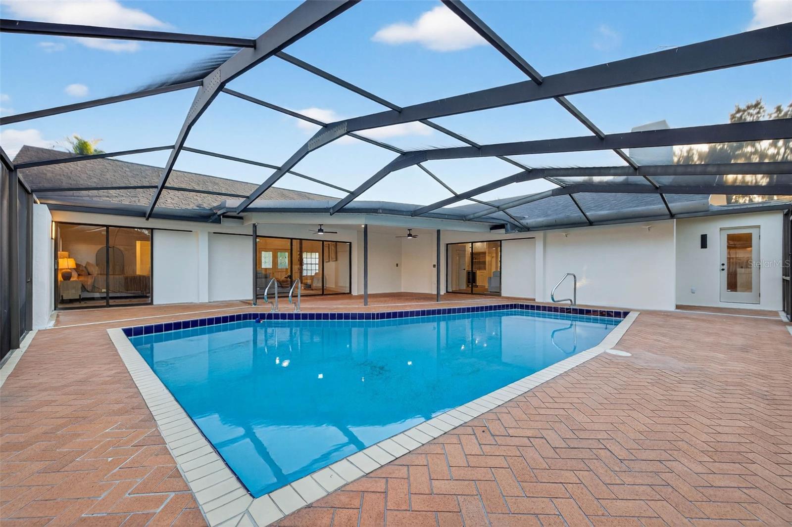 Image 41 of 47 For 2704 Montague Court E