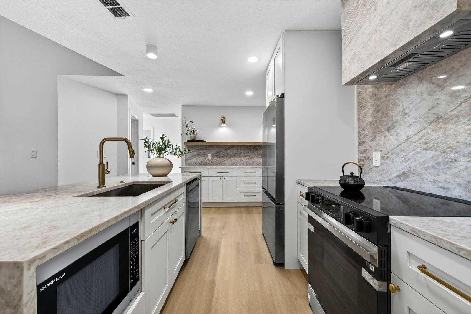 Image 5 of 47 For 2704 Montague Court E