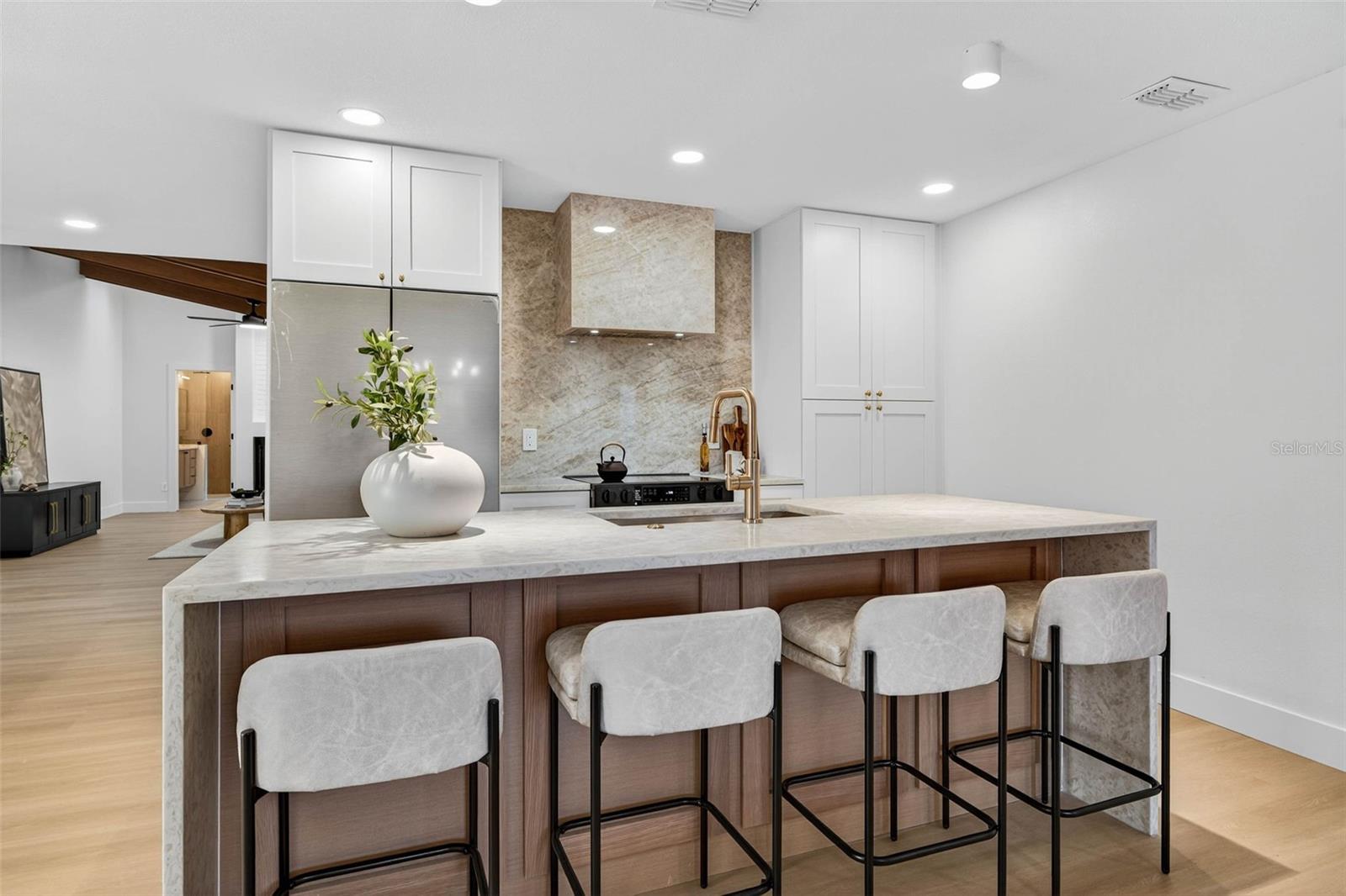 Image 7 of 47 For 2704 Montague Court E
