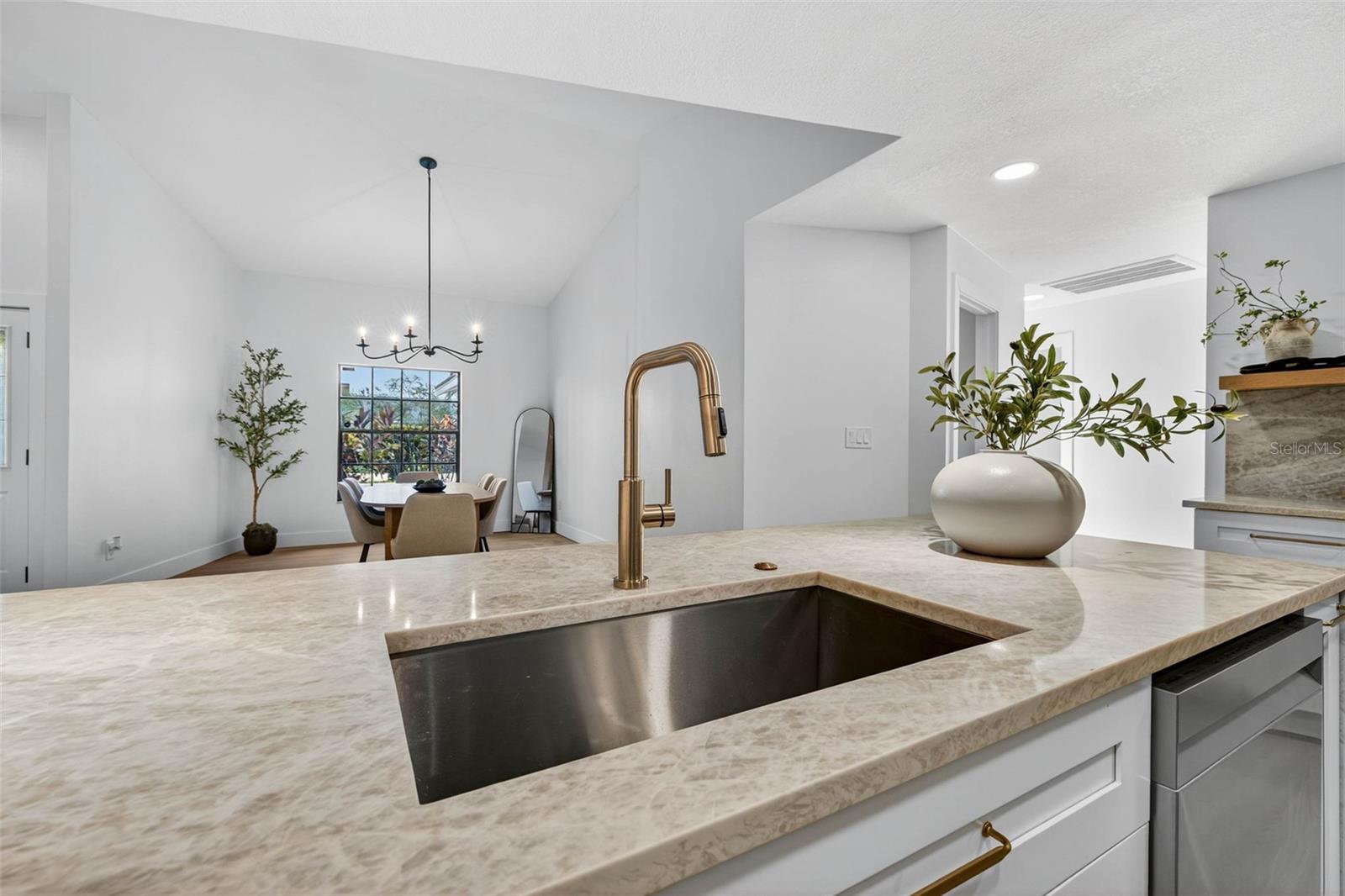Image 9 of 47 For 2704 Montague Court E