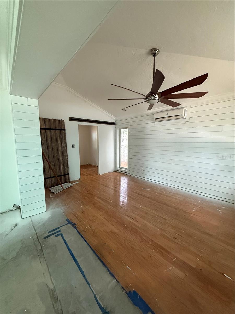 Image 8 of 23 For 120 Candyce Drive