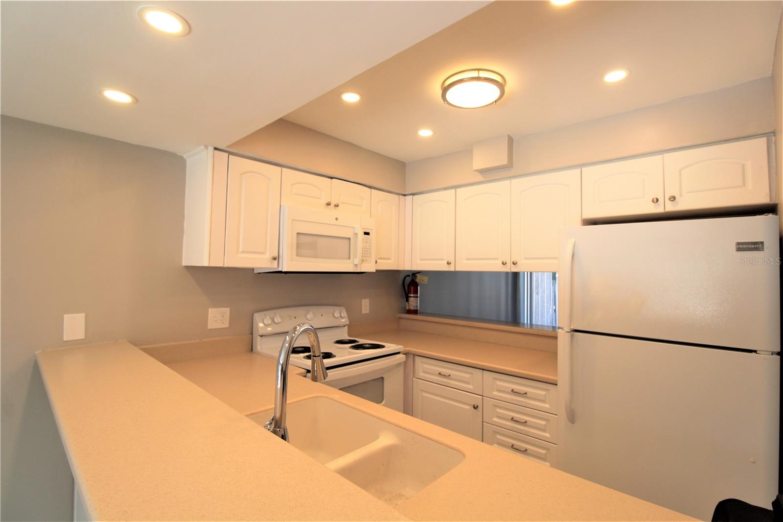 Image 2 of 20 For 2741 Hope Street 2741