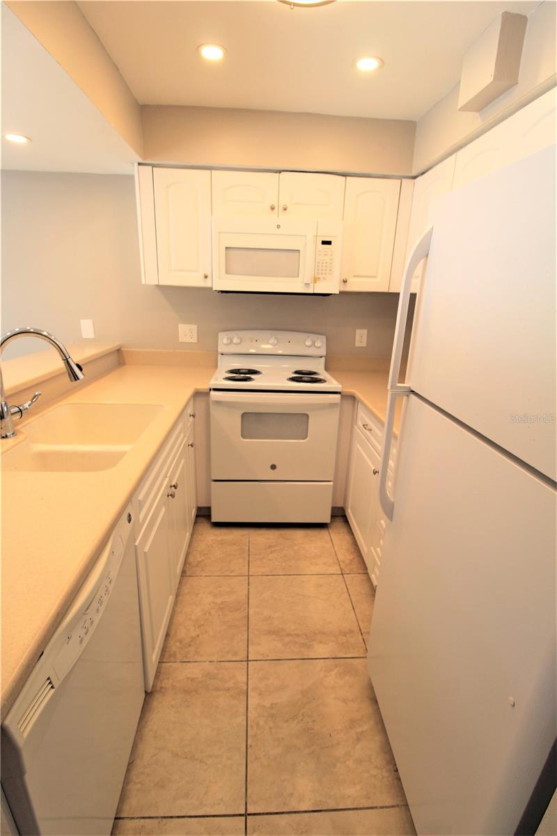 Image 3 of 20 For 2741 Hope Street 2741