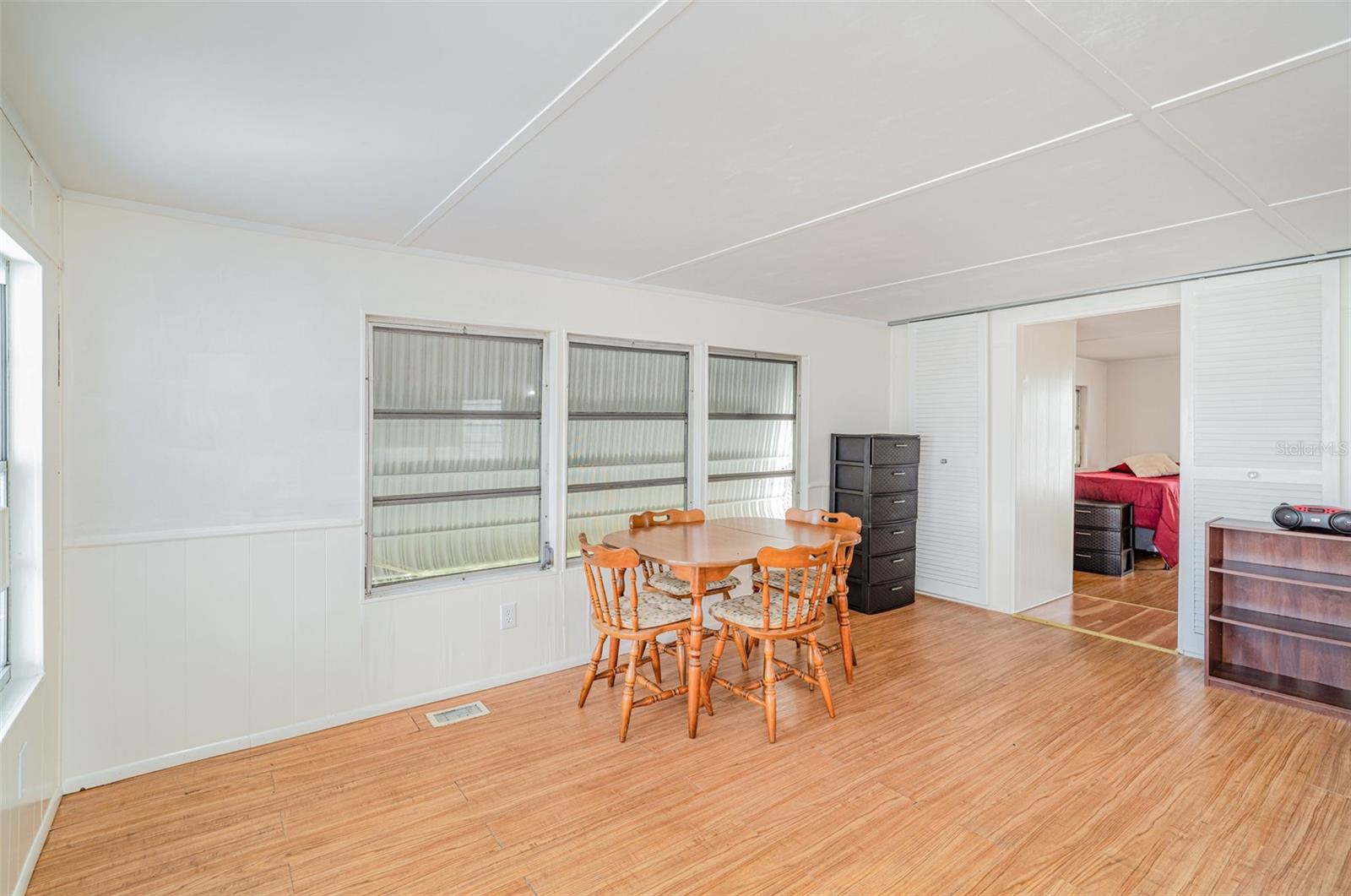 Image 6 of 17 For 704 49th Avenue W