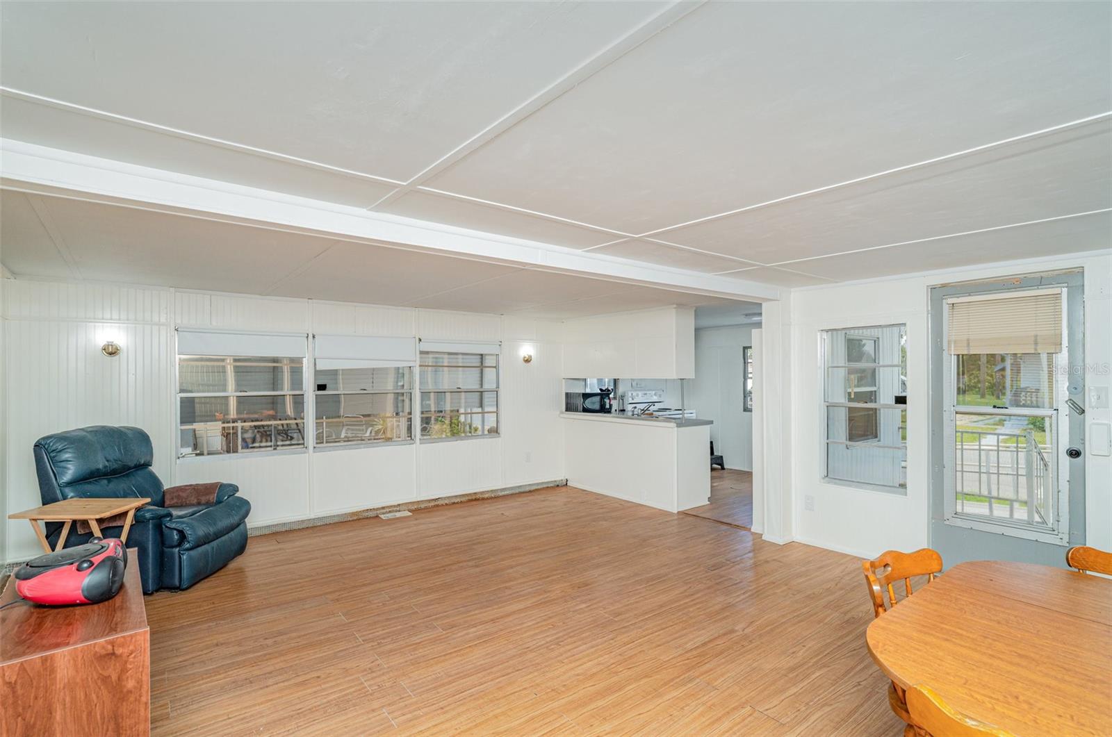 Image 7 of 17 For 704 49th Avenue W