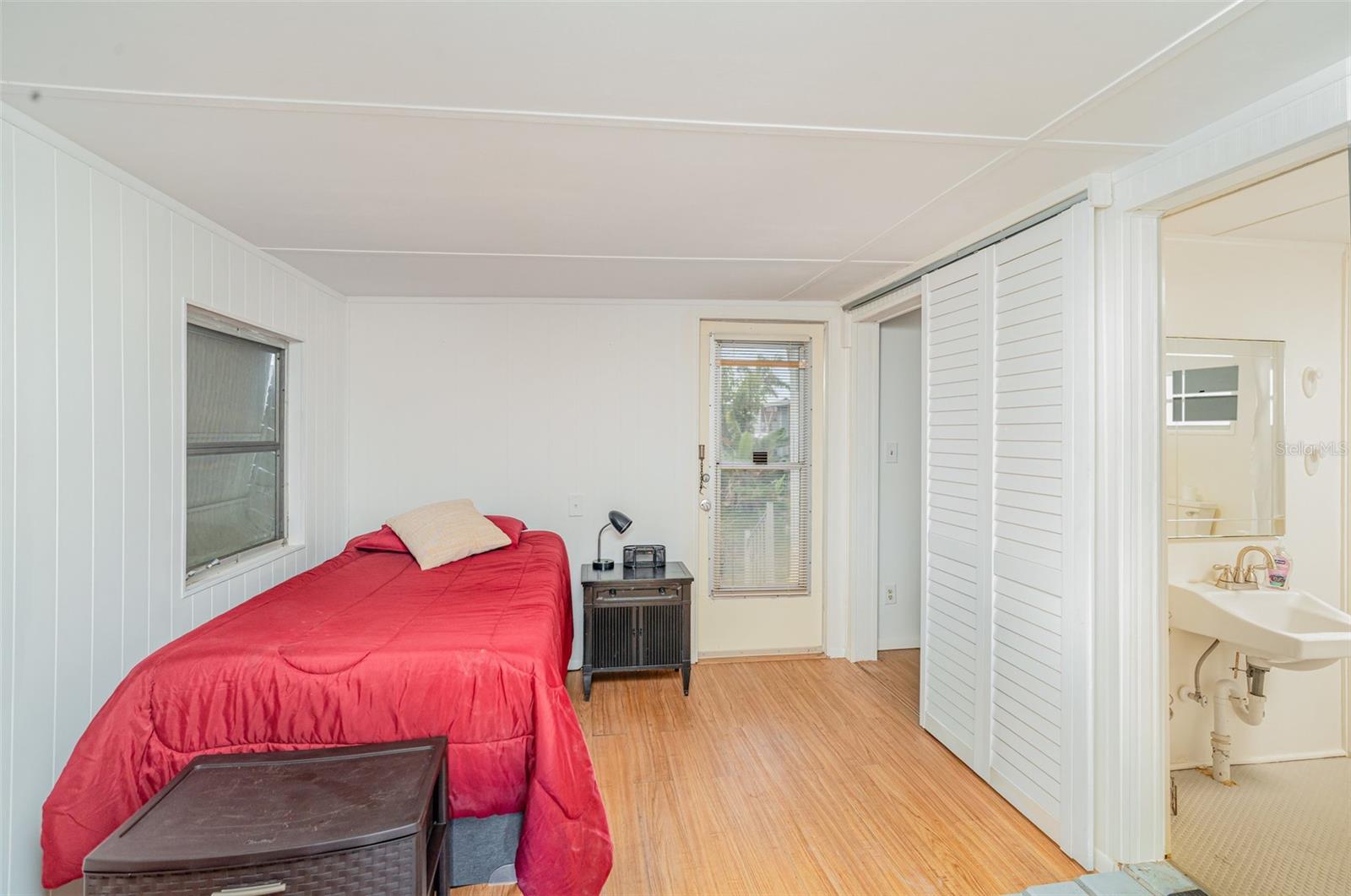 Image 9 of 17 For 704 49th Avenue W