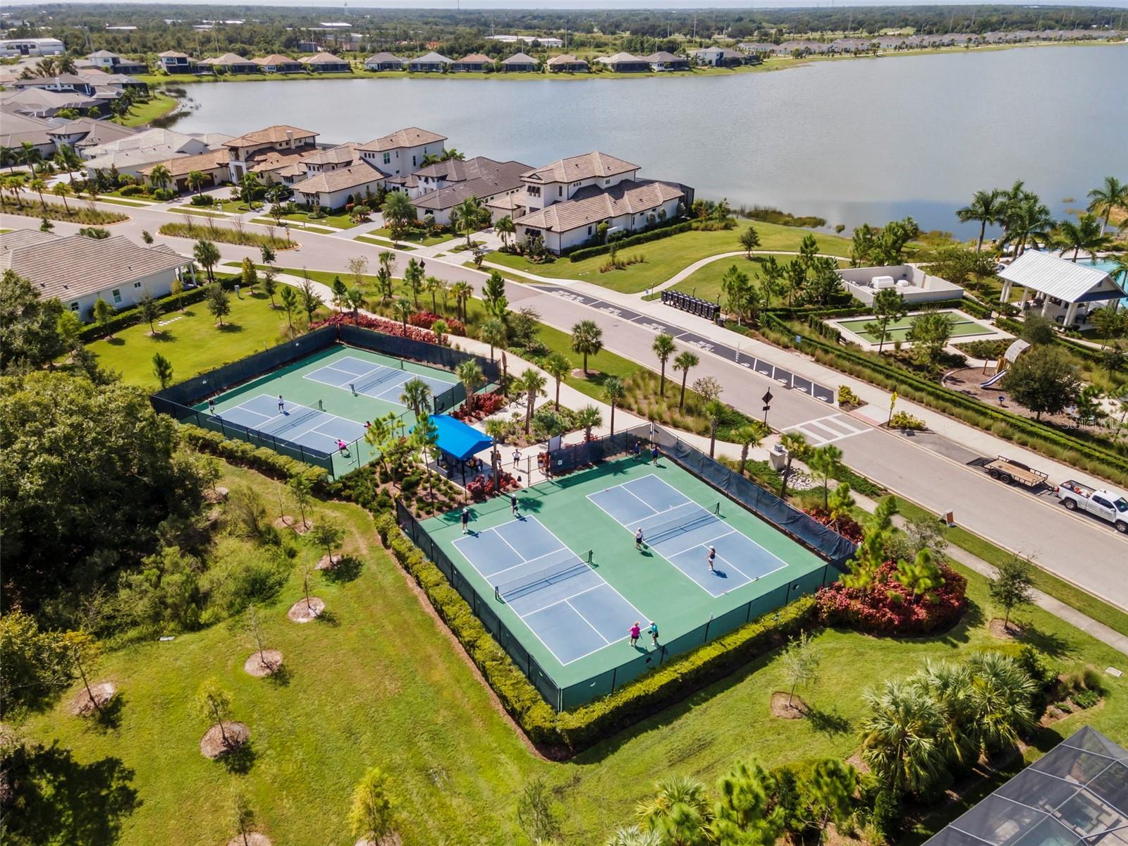 Image 14 of 32 For 8121 Sternway Road