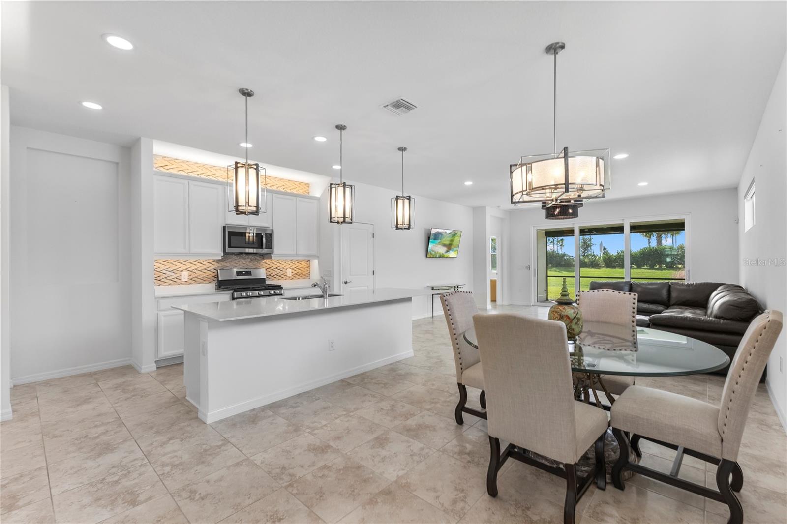 Image 16 of 32 For 8121 Sternway Road