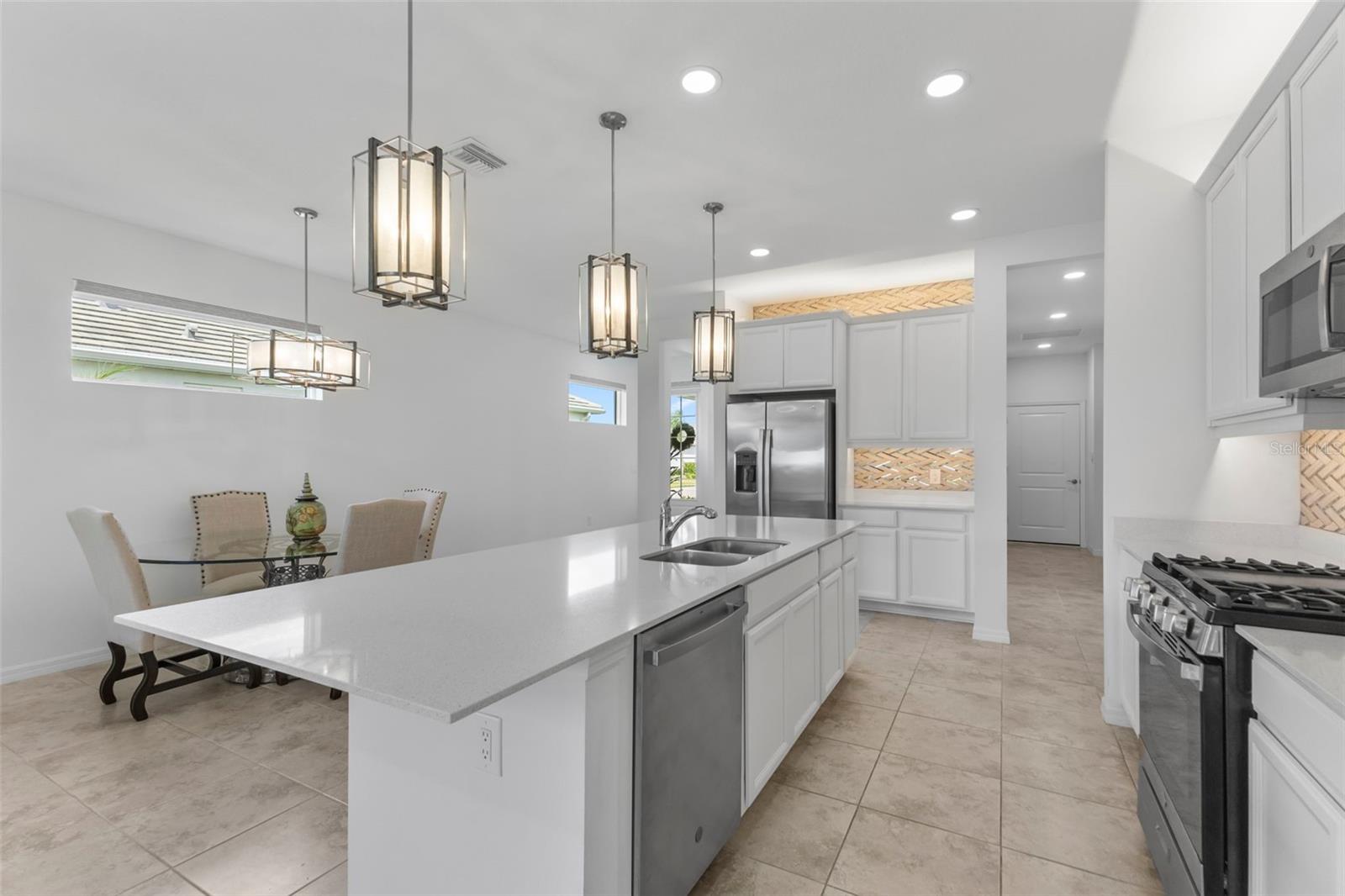 Image 18 of 32 For 8121 Sternway Road