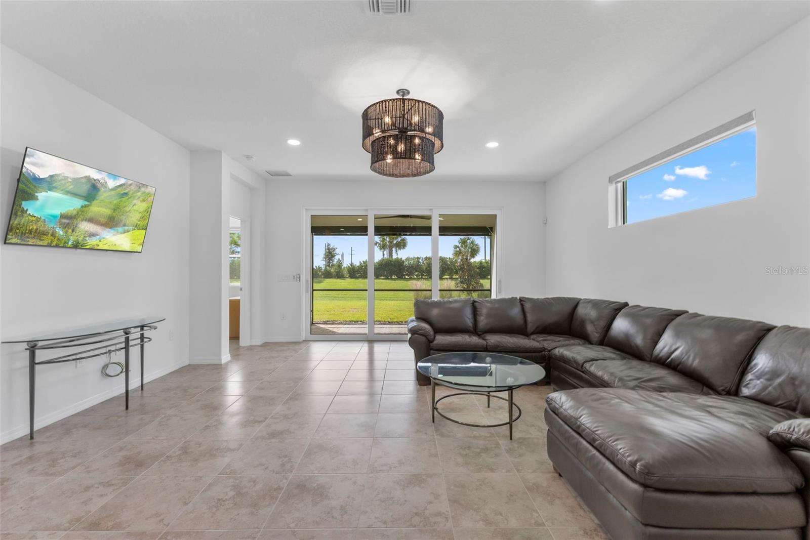 Image 4 of 32 For 8121 Sternway Road