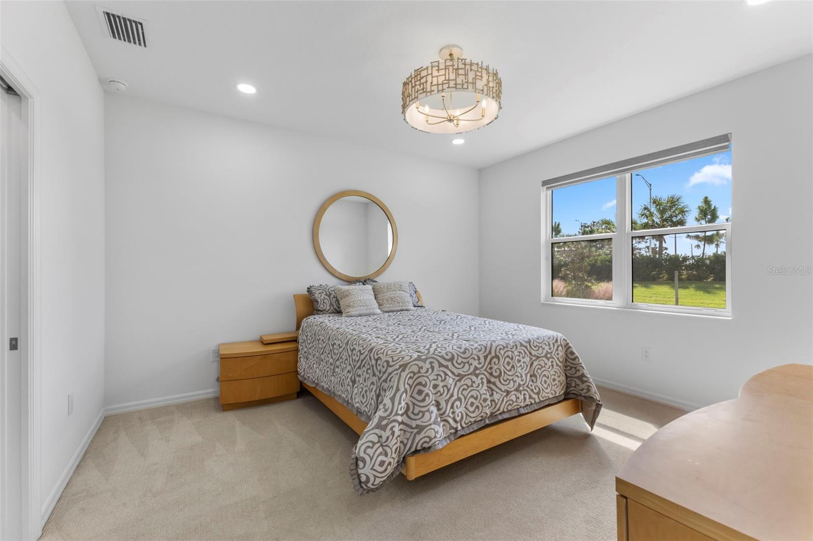 Image 5 of 32 For 8121 Sternway Road