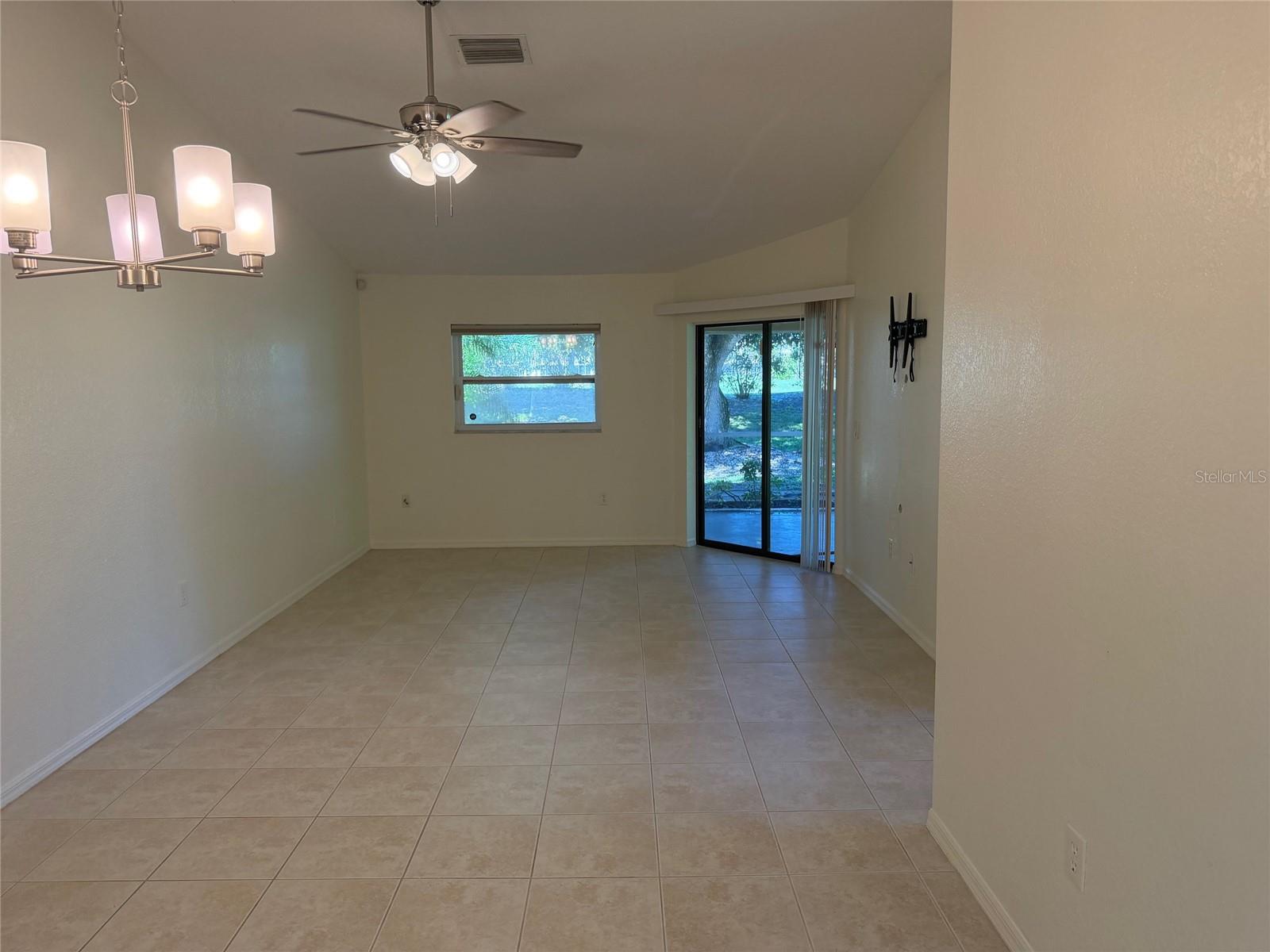 Image 9 of 26 For 1203 Saxony Circle D