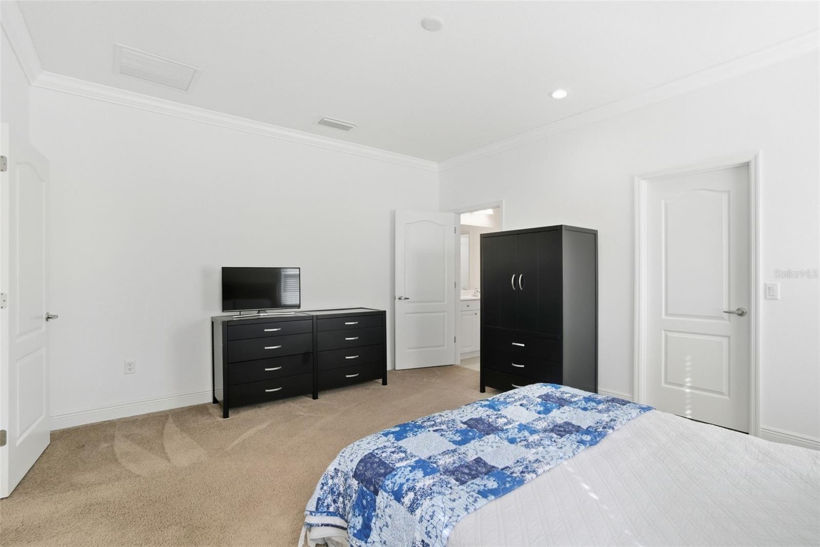 Image 16 of 43 For 7526 Ridgelake Circle