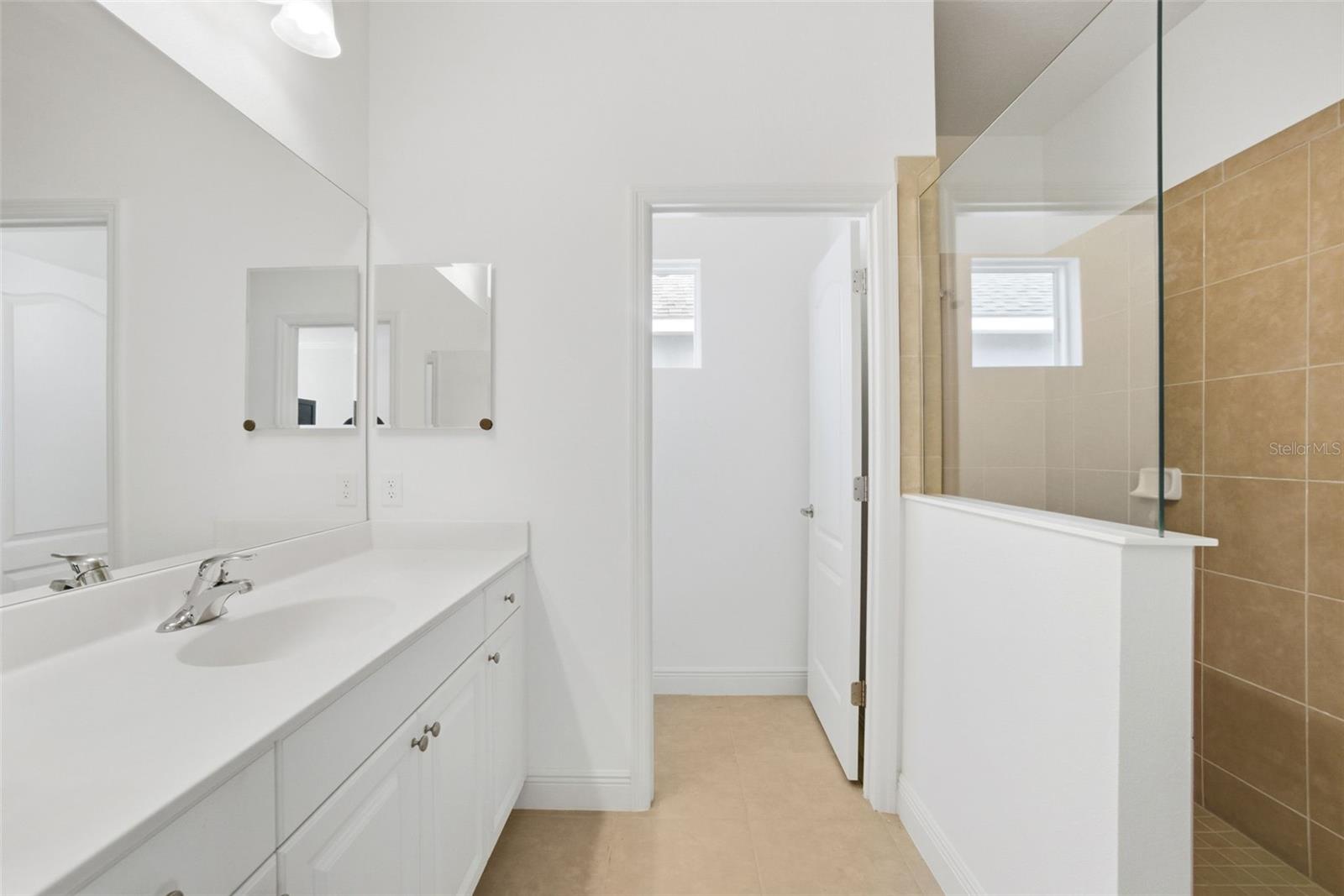 Image 17 of 43 For 7526 Ridgelake Circle