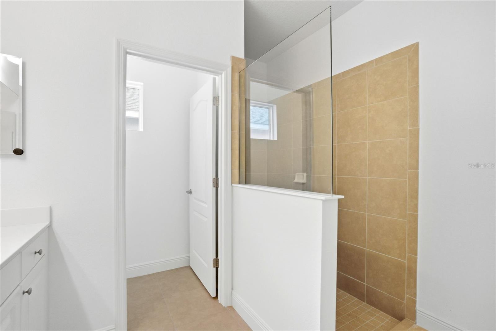 Image 18 of 43 For 7526 Ridgelake Circle
