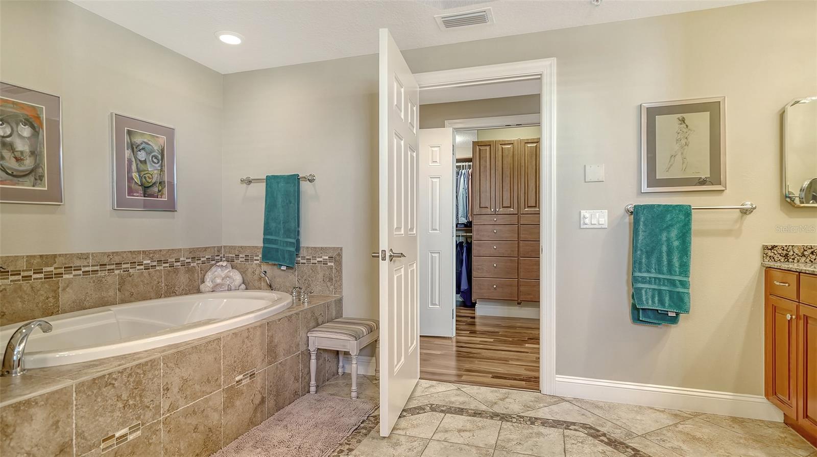 Image 9 of 45 For 505 Orange Avenue 501