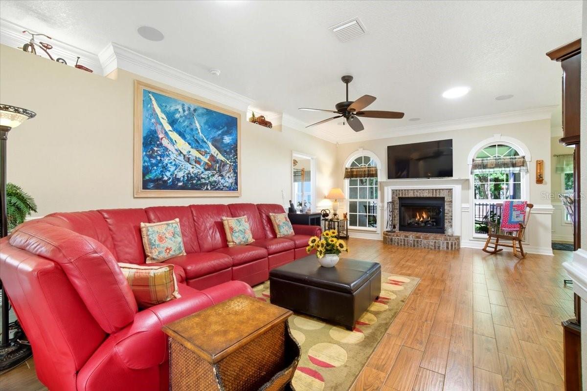 Listing photo id 3 for 1218 Lavender Jewel Court
