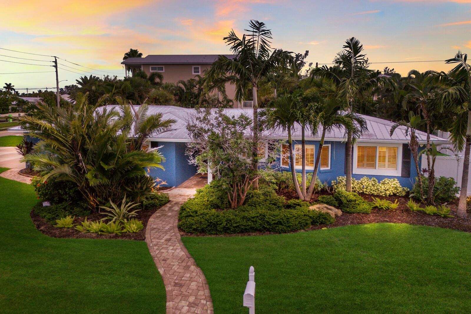 Image 37 of 43 For 417 Bay Palms Drive