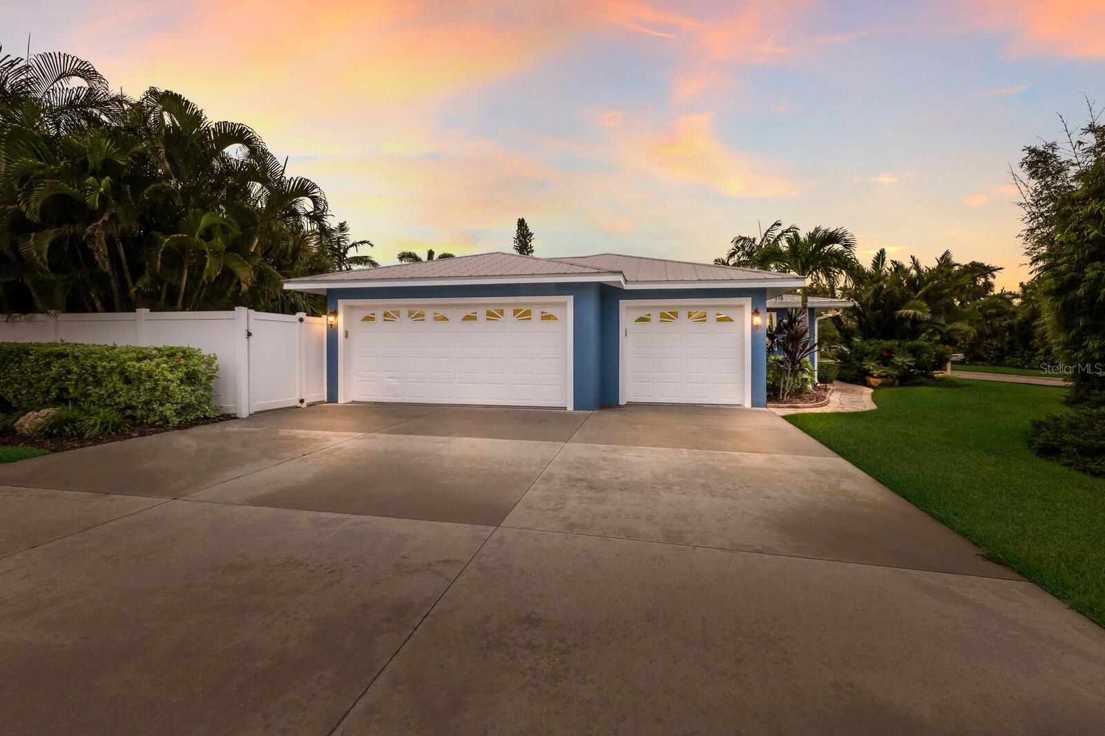 Image 38 of 43 For 417 Bay Palms Drive
