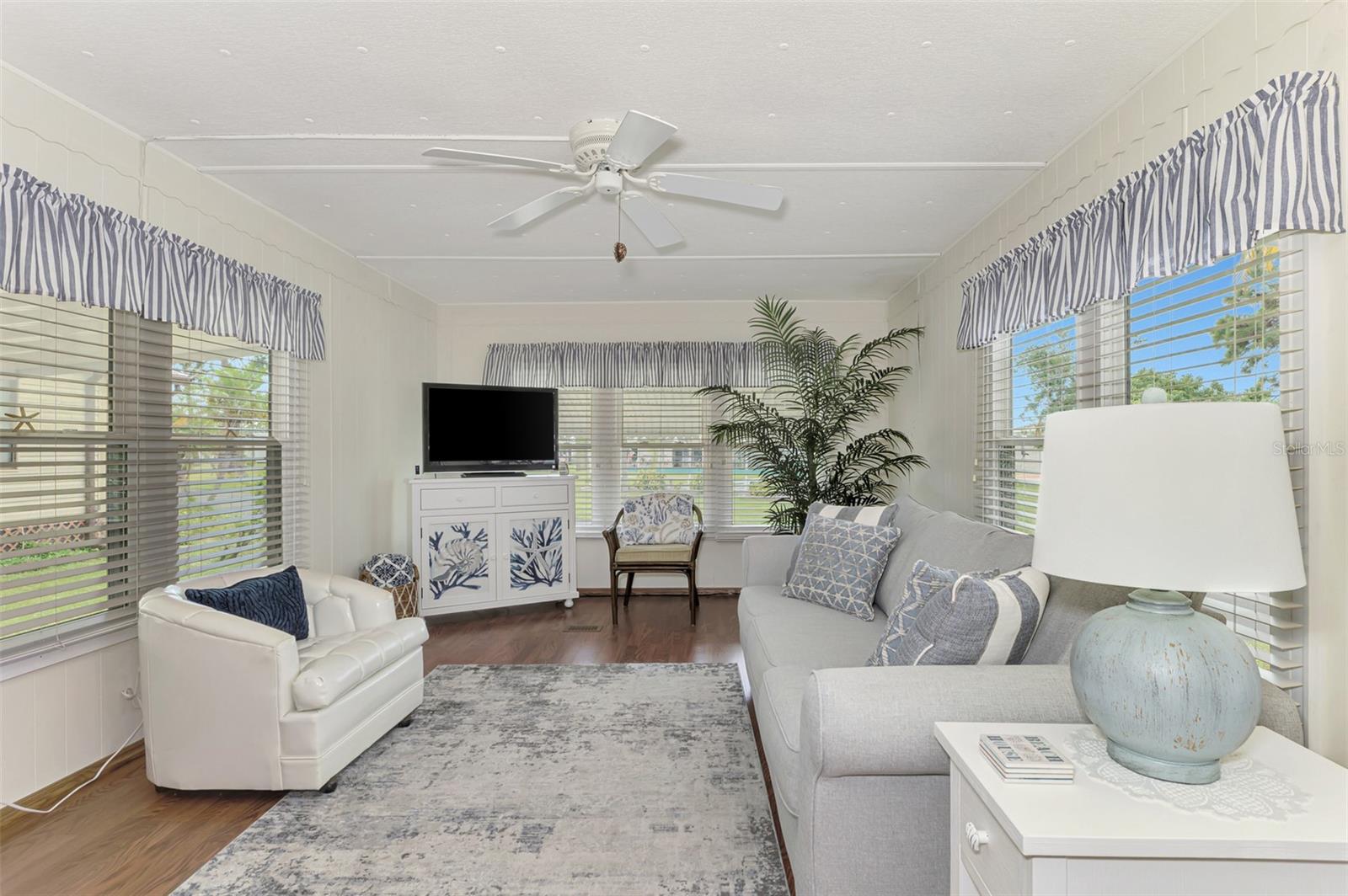 Image 10 of 26 For 259 Inner Drive E