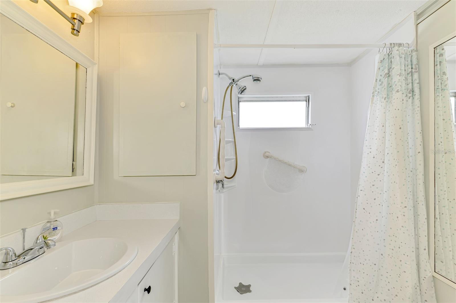 Image 16 of 26 For 259 Inner Drive E