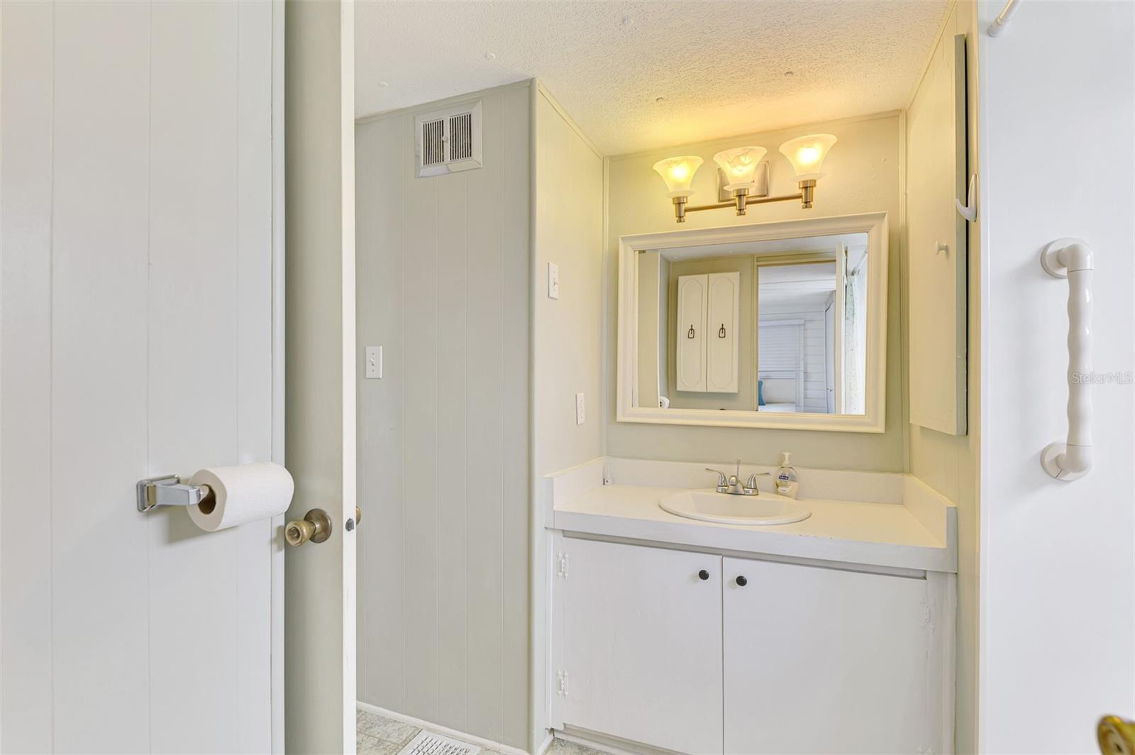 Image 17 of 26 For 259 Inner Drive E