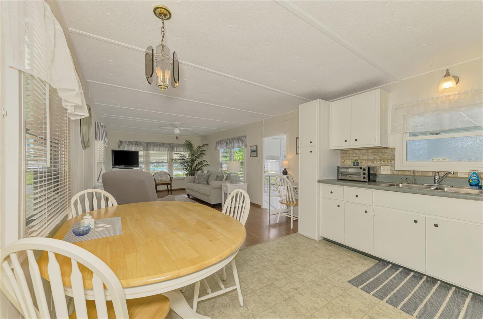 Image 7 of 26 For 259 Inner Drive E