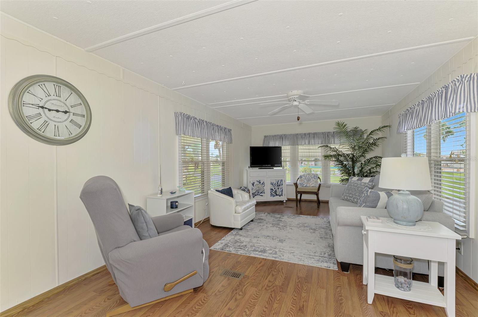 Image 9 of 26 For 259 Inner Drive E