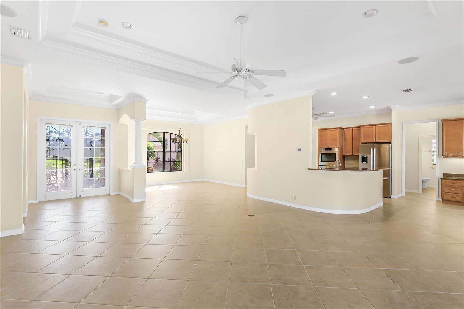 Listing photo id 8 for 1162 Tuscany Boulevard