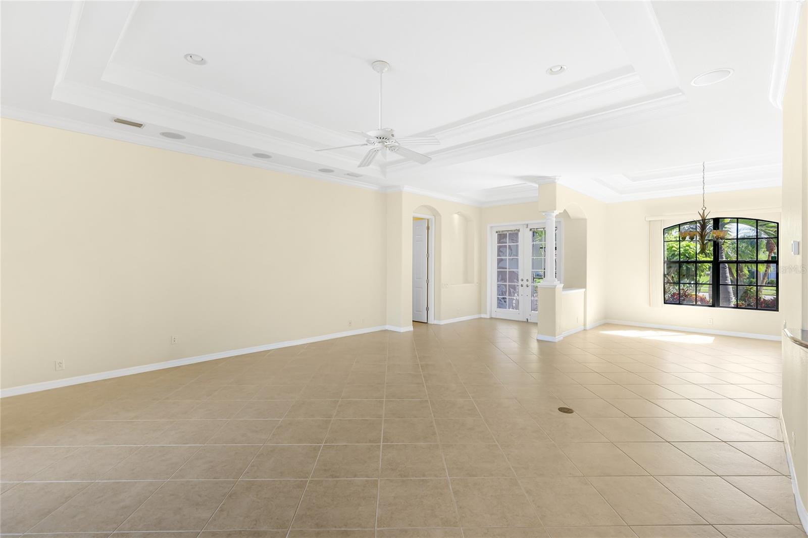 Listing photo id 9 for 1162 Tuscany Boulevard