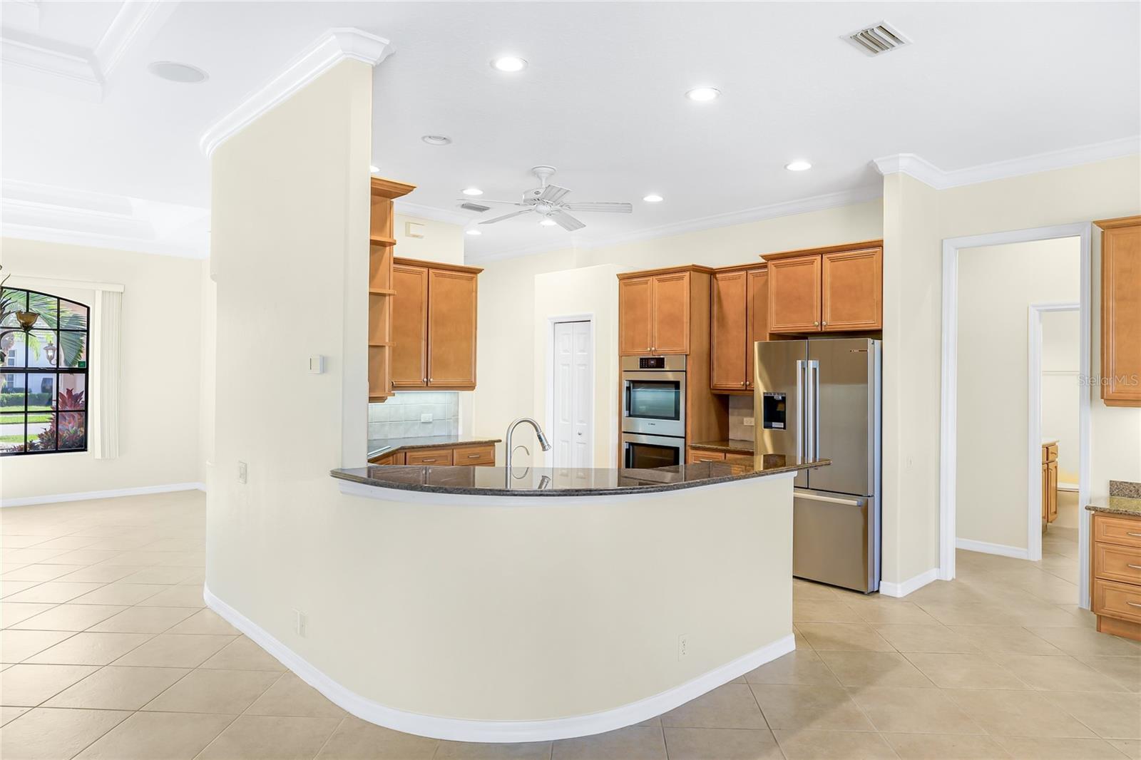 Listing photo id 12 for 1162 Tuscany Boulevard