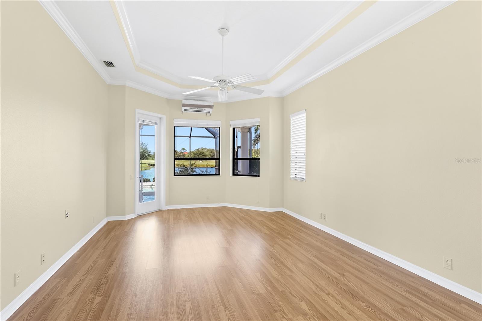 Listing photo id 18 for 1162 Tuscany Boulevard