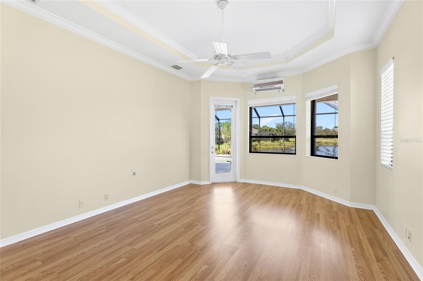 Listing photo id 19 for 1162 Tuscany Boulevard