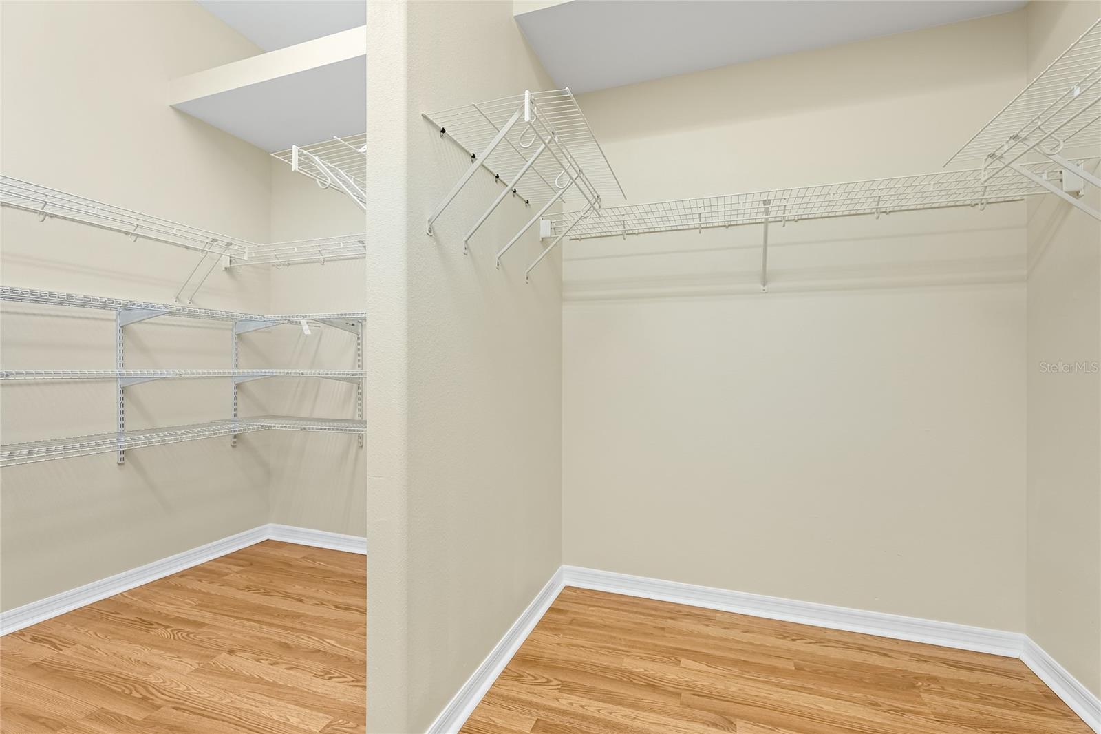 Listing photo id 21 for 1162 Tuscany Boulevard