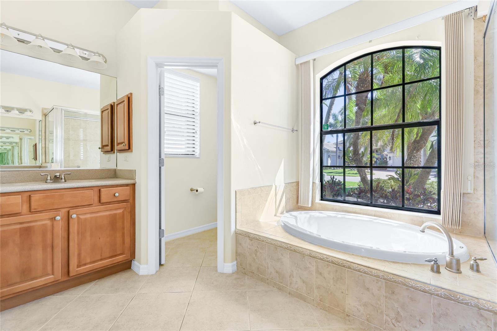 Listing photo id 23 for 1162 Tuscany Boulevard