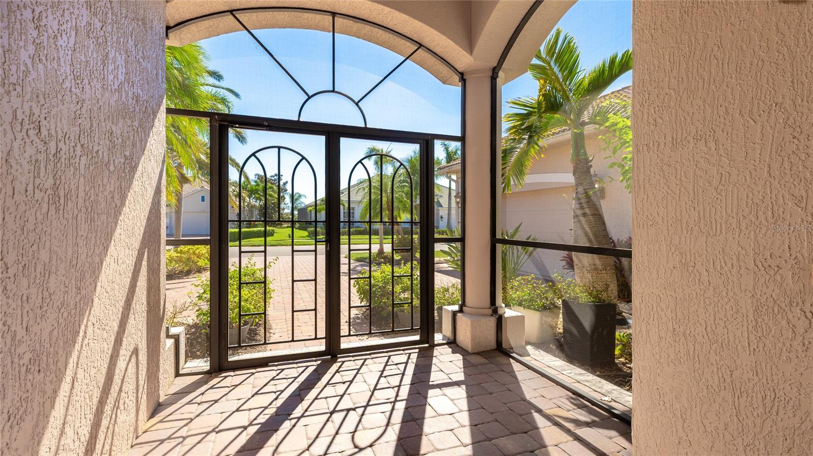 Listing photo id 2 for 1162 Tuscany Boulevard