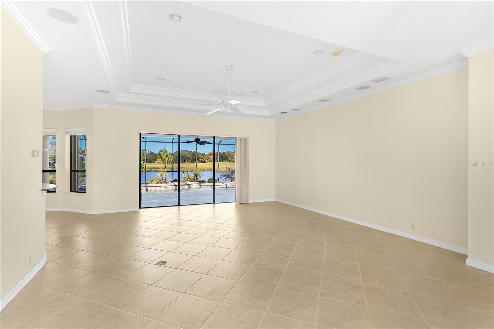 Listing photo id 7 for 1162 Tuscany Boulevard