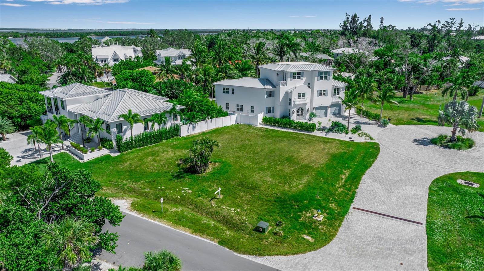 Image 4 of 9 For 610 Hibiscus Way