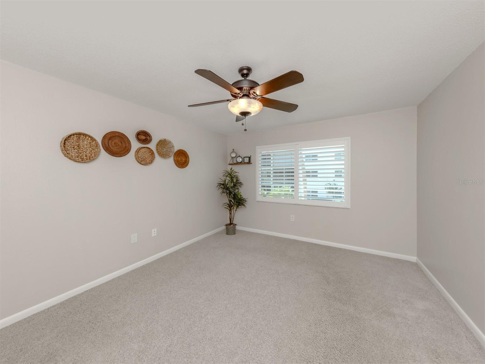 Image 17 of 27 For 220 Santa Maria Street 243