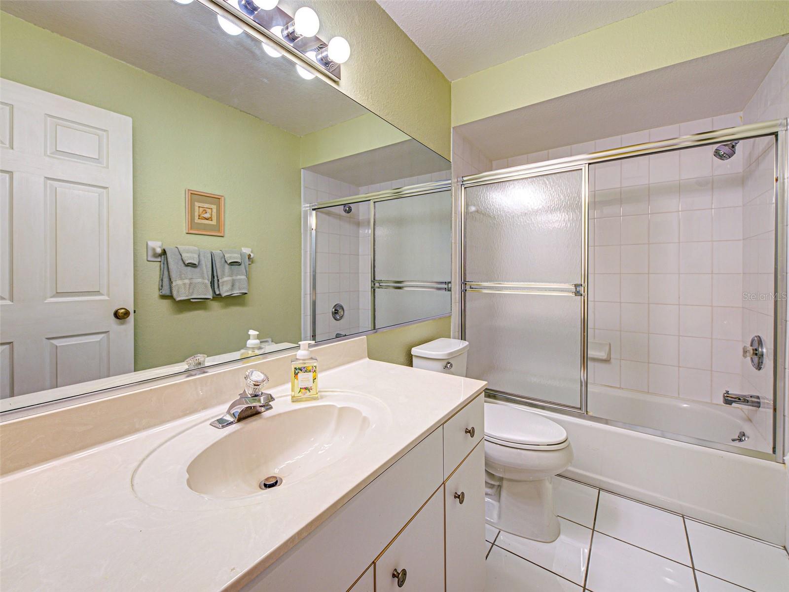 Image 19 of 34 For 1041 Capri Isles Boulevard 232