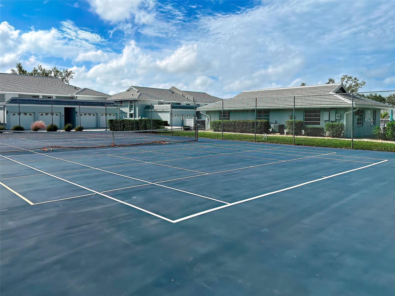 Image 23 of 34 For 1041 Capri Isles Boulevard 232