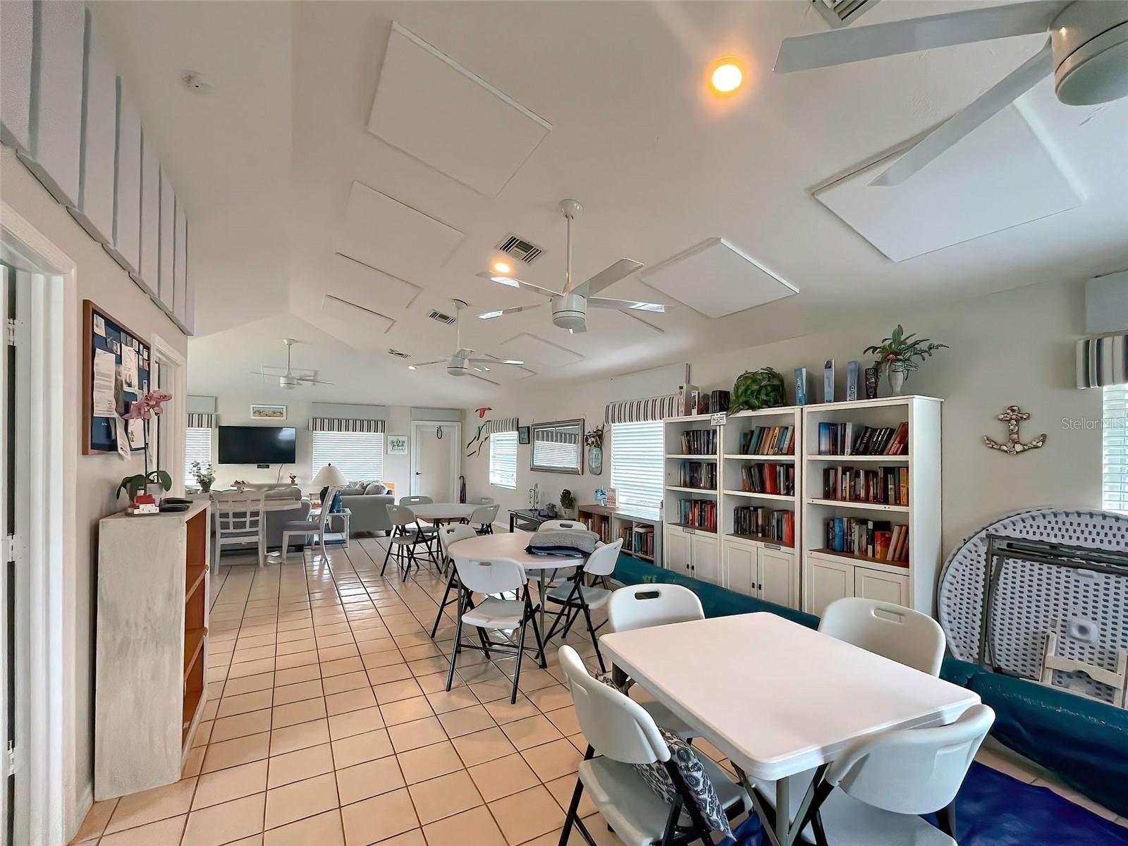 Image 27 of 34 For 1041 Capri Isles Boulevard 232